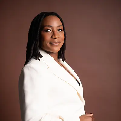 Stepghanie kakesa fond marron